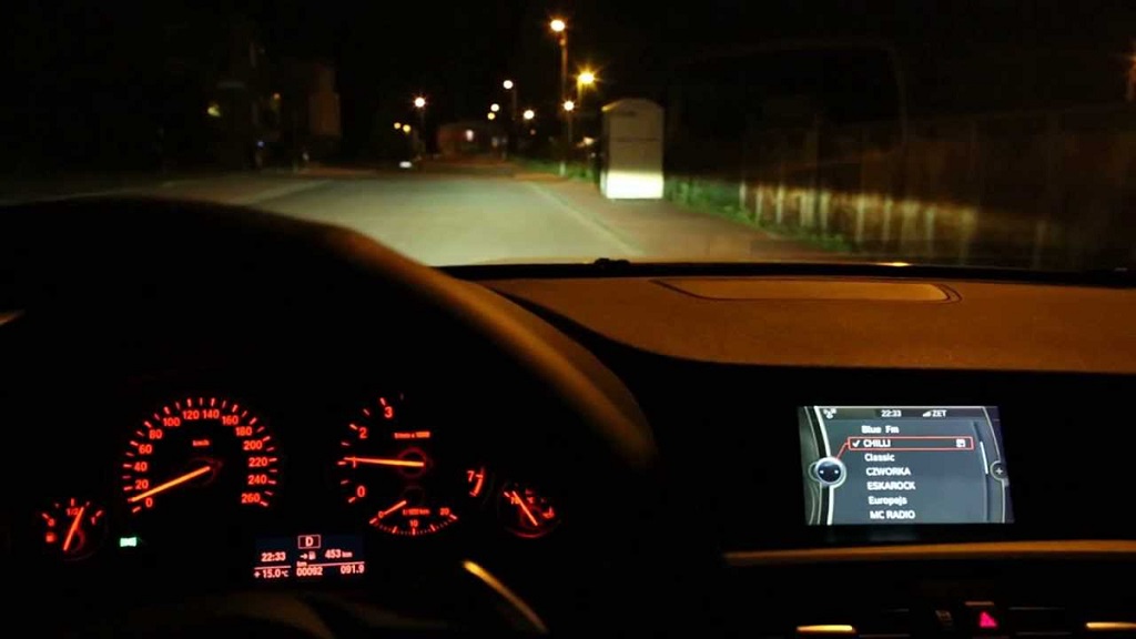 Làm cách nào để lái xe an toàn vào ban đêm?