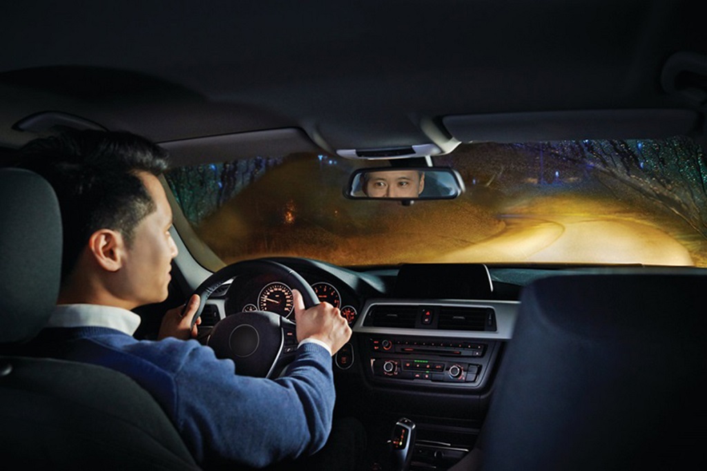 Làm cách nào để lái xe an toàn vào ban đêm?